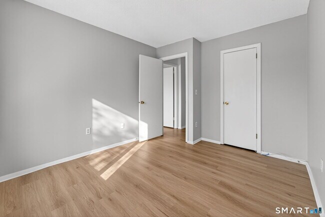 Building Photo - 155 Cottonwood Rd