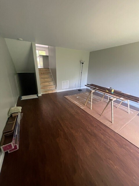 Building Photo - 935 Pinecrest Dr