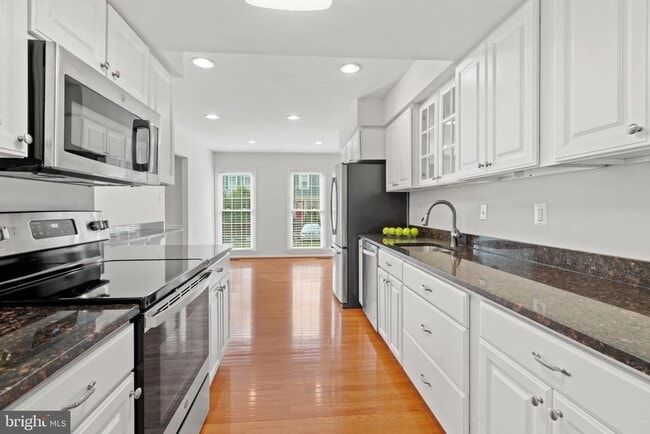 Building Photo - 9932 Longford Ct