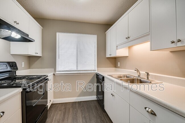 Building Photo - 3004 Strickland Ct