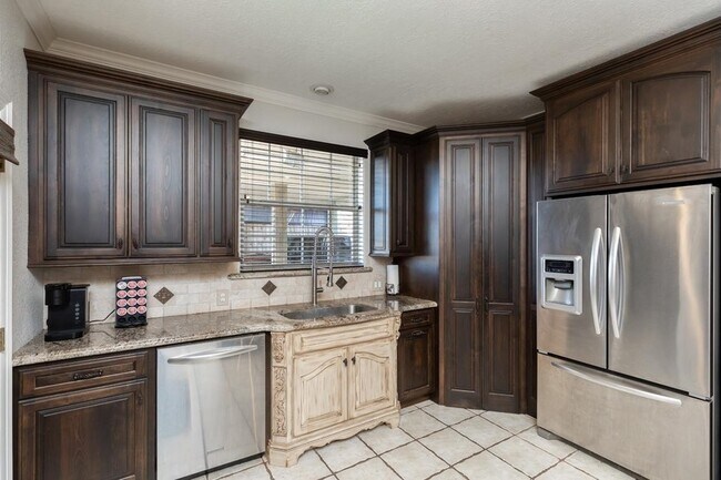 Building Photo - 665 Winchester Dr