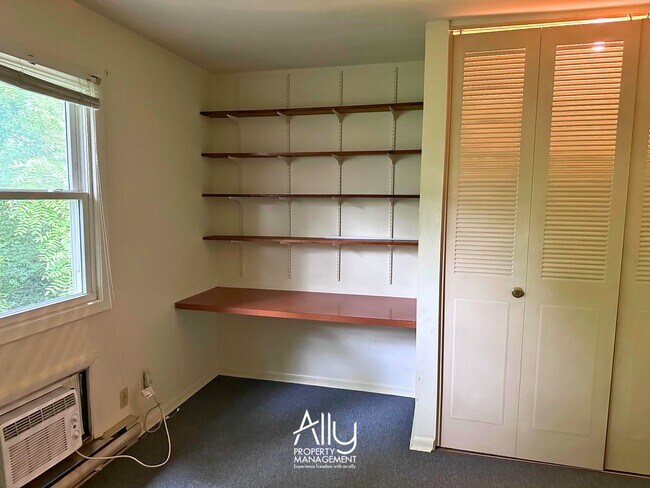 Building Photo - 122 Harmon St