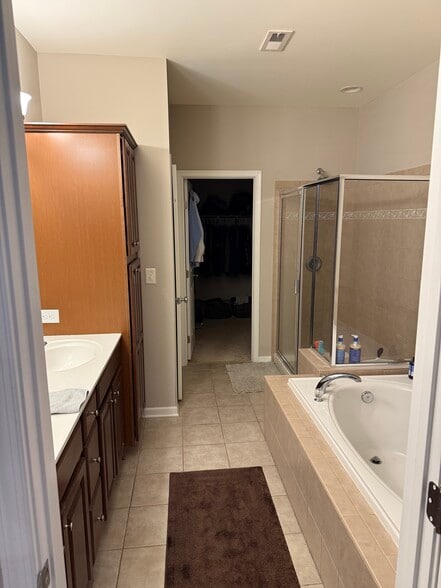 Building Photo - 8311 Viewpoint Ln