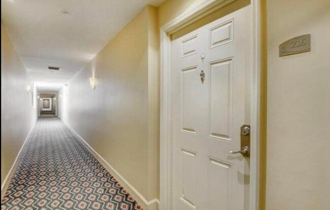 Building Photo - 802 W Windward Way