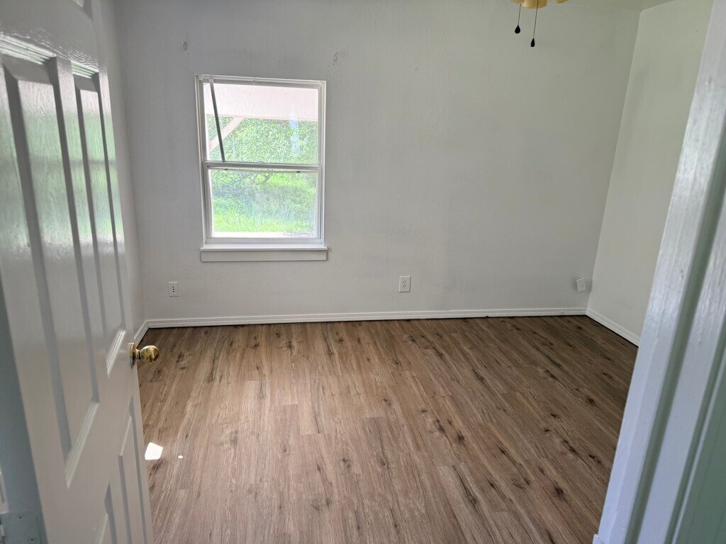 Building Photo - 2529 E 29th St N