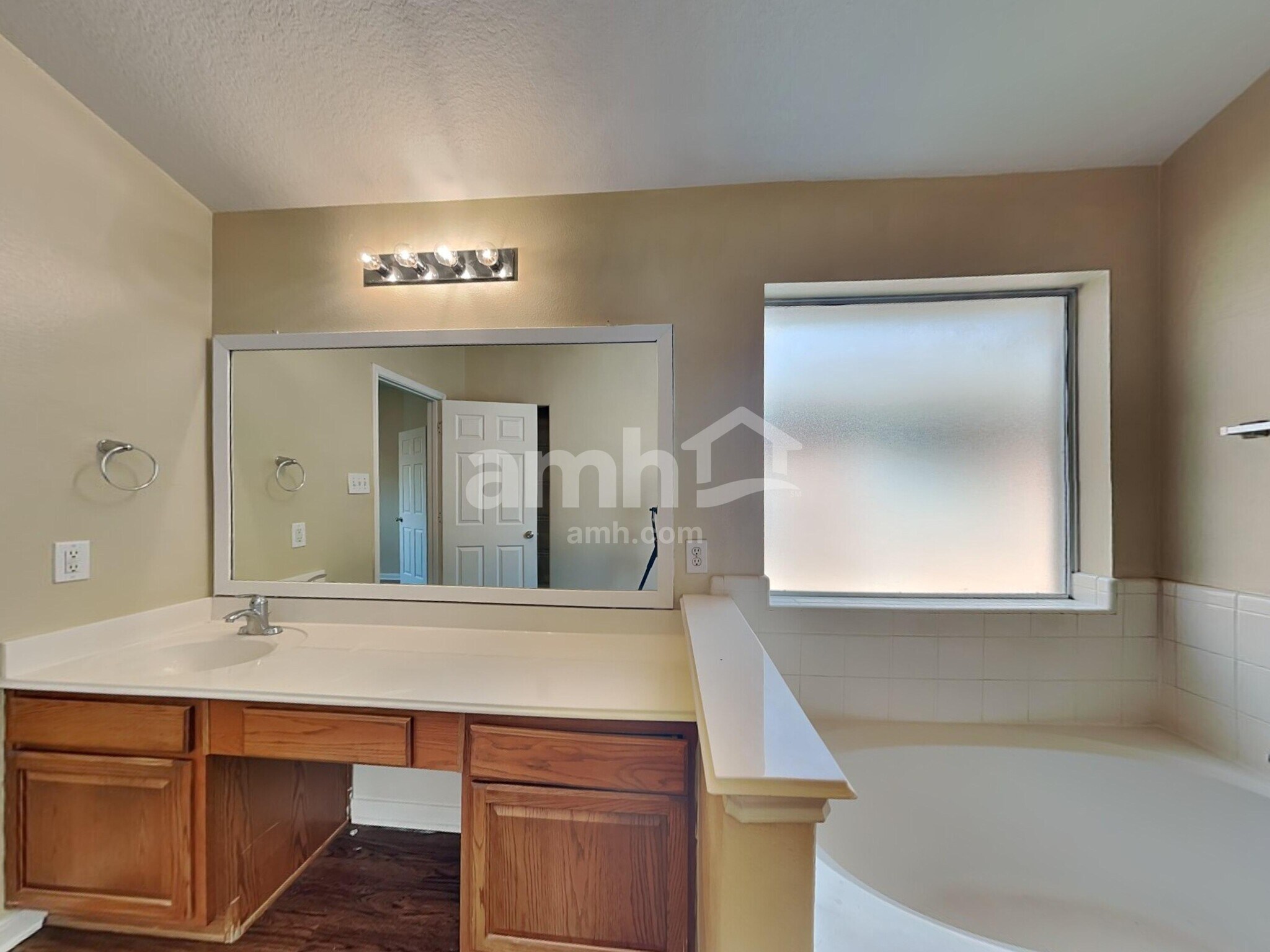 Building Photo - 23511 Hidden Maple Dr