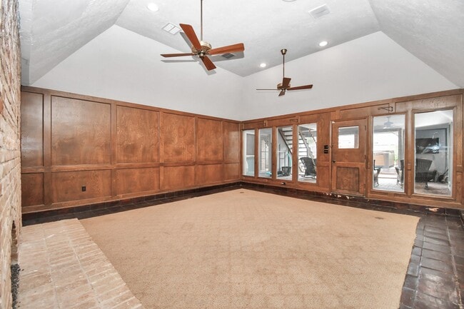 Building Photo - 2510 Hilton Head Dr