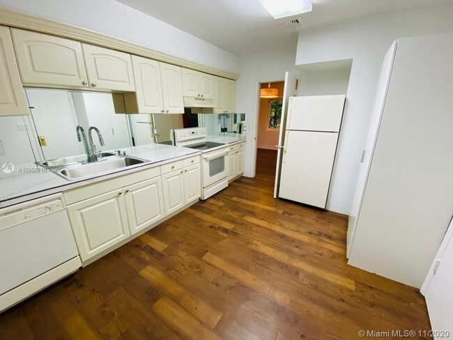 Building Photo - 800 Andalusia Ave