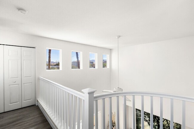 Building Photo - Beautifully Updated 3 Bedroom Southeast Ve...