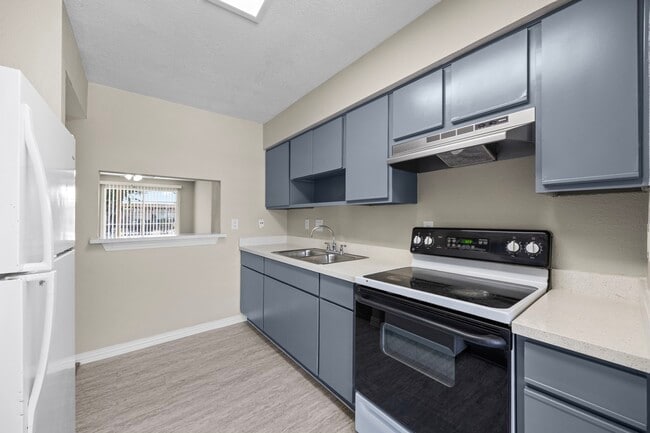 Building Photo - 9616 Long Point Rd