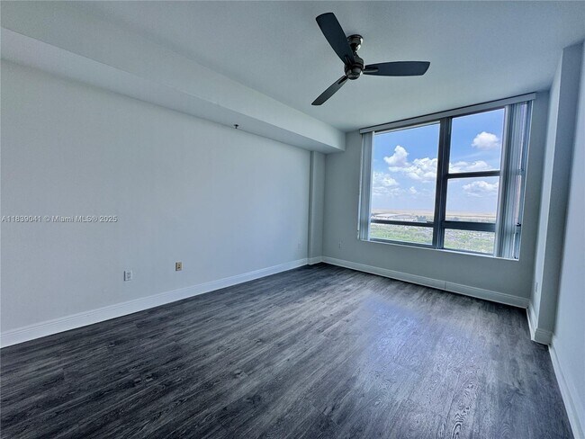 Building Photo - 2641 N Flamingo Rd