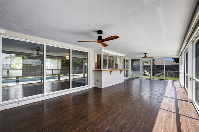 Building Photo - 800 SW 12th Ave