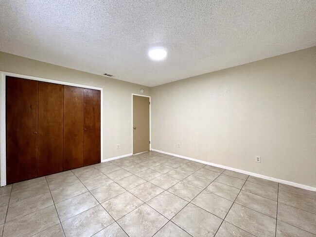 Building Photo - AVAILABLE NOW!!! !! UNFURNISHED 3 Bedroom 2 Bath Pool Home in Desert Hot Springs!