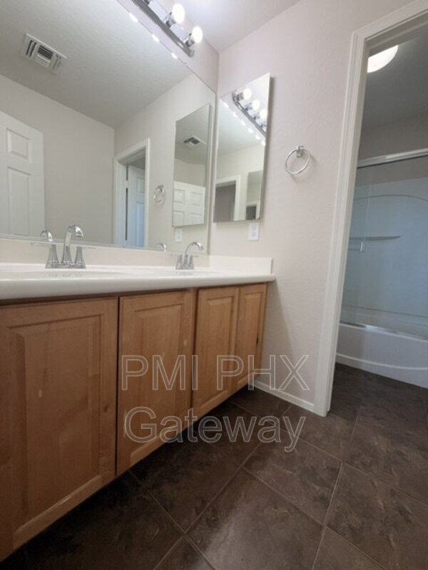 Building Photo - 453 N Citrus Ln