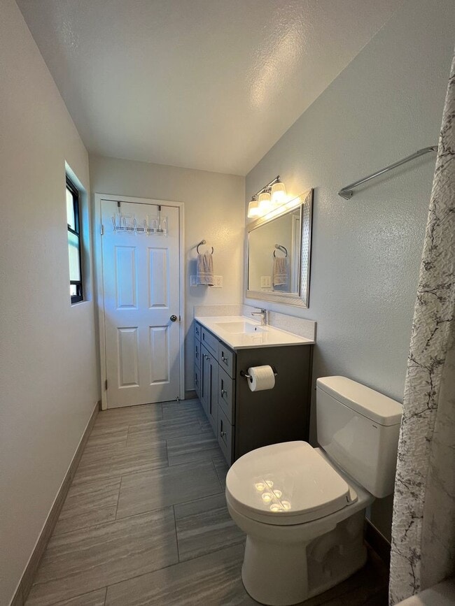 Building Photo - Great Natural light, Treetop Views with 2 Primary Suites plus OFFICE and a 2 car garage, It is li...