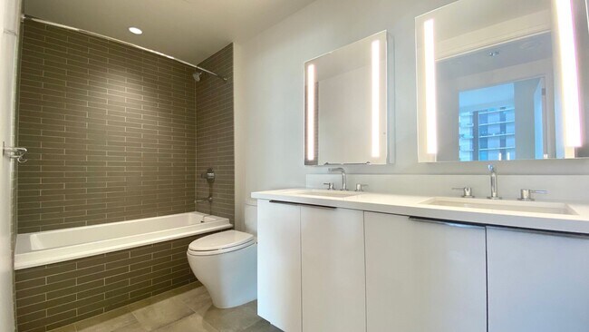 Building Photo - Available NOW - AE'O 1 BED 1 BATH w/ 1 COV...