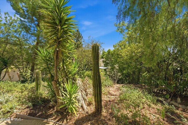 Building Photo - 2085 Brookfield Dr