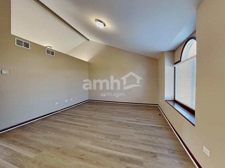 Building Photo - 1801 Winger Dr