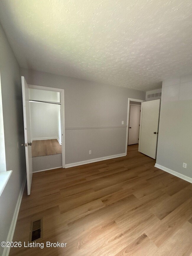 Building Photo - 418 Lyndon Ln