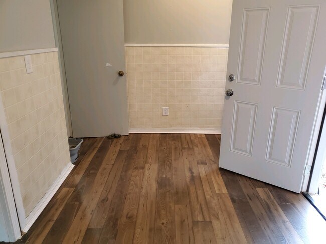 Building Photo - 808 Wright St