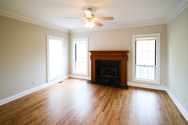 Building Photo - 648 W Parkside Dr