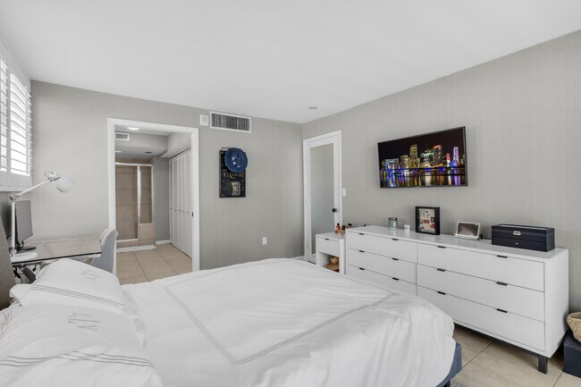 Primary Photo - 1228 West Ave