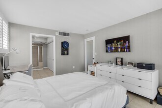 Building Photo - 1228 West Ave