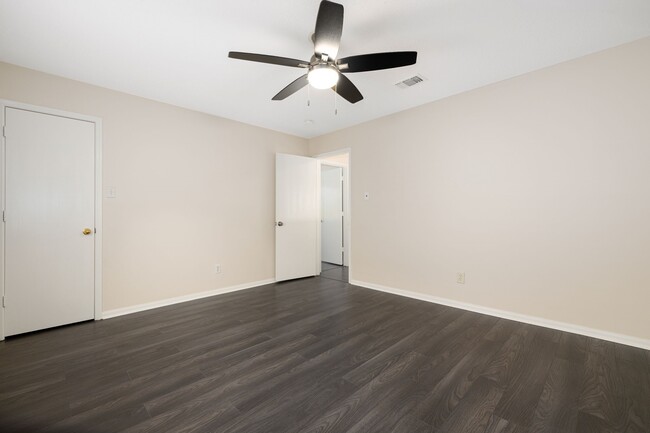 Building Photo - 21039 Vista Trail Ct