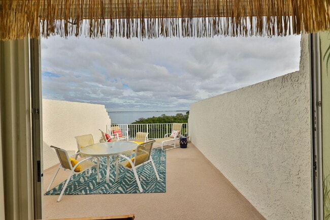 Building Photo - 1593 Pinellas Bayway S