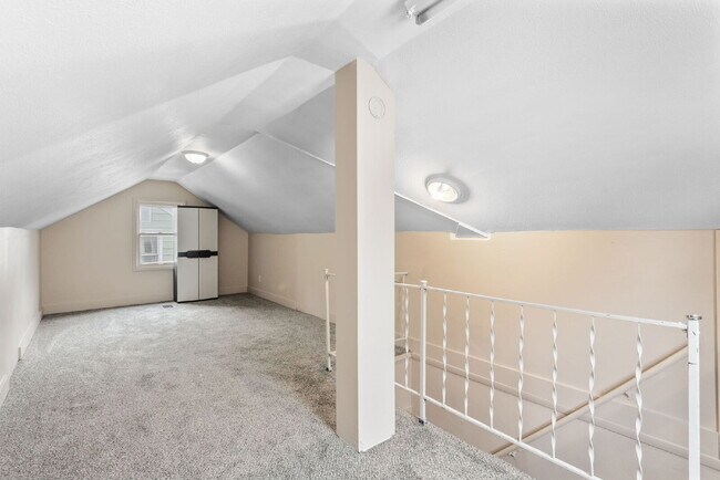 Building Photo - VOUCHERS ACCEPTED at this 3 bedroom, 1 bath renovated home.