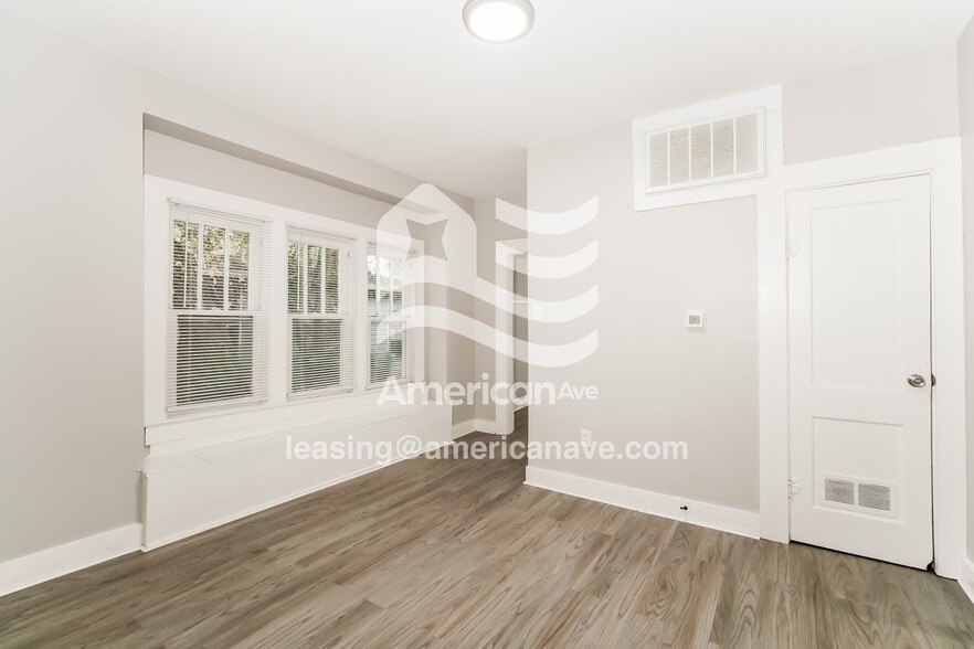 Building Photo - 3618 N Hawthorne Ln