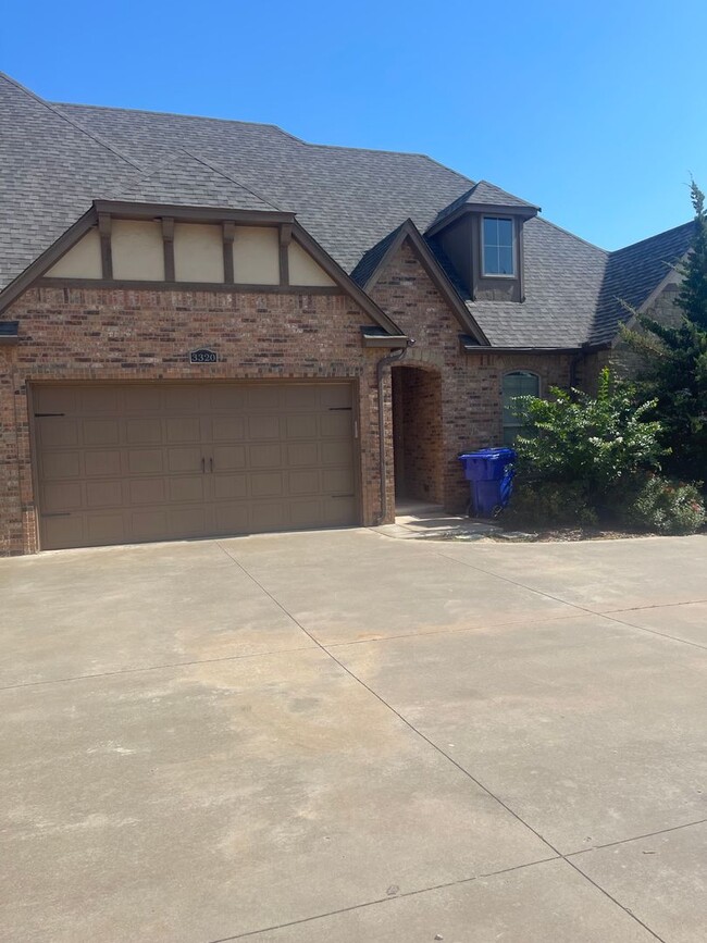 Building Photo - Fully Furnished Three Bedroom, Two Bathroo...