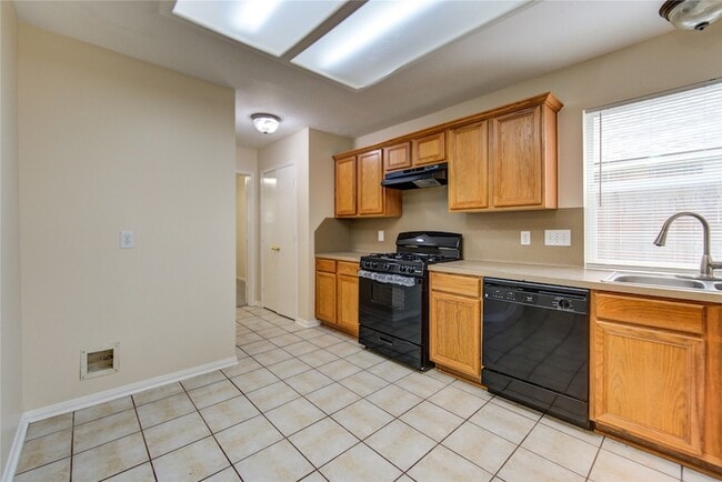 Building Photo - 3719 Cane Lake Dr