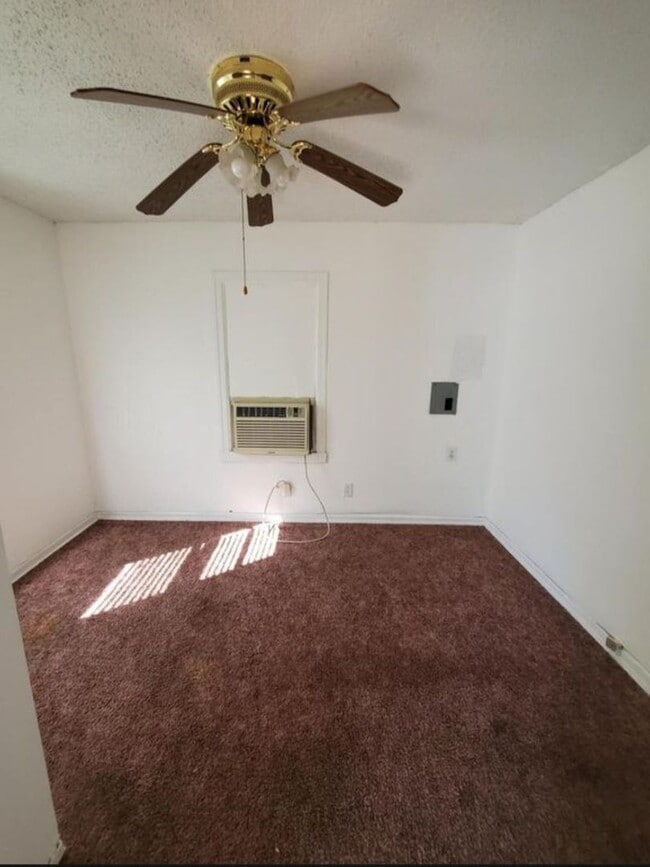 Building Photo - Cute 1 bedroom home in North East Springfield