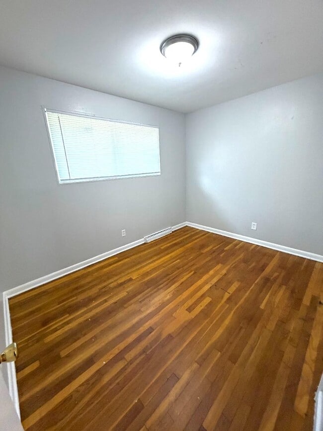 Building Photo - 2415 Castle Dr