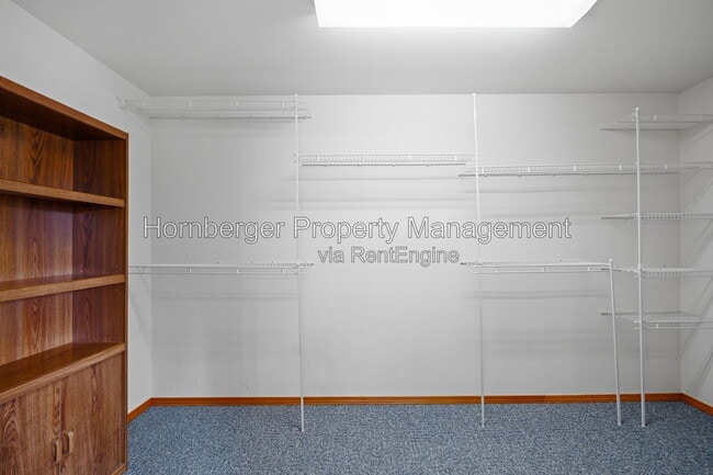 Building Photo - 9811 N Comanche Dr