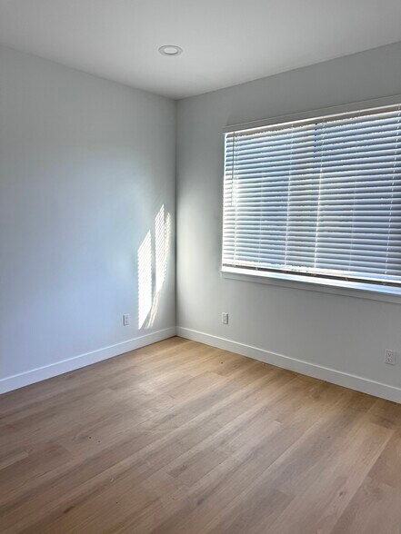 Building Photo - 3955 Haven Ave