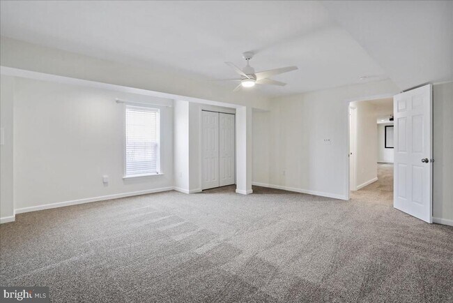 Building Photo - 319 Morlyn Dr
