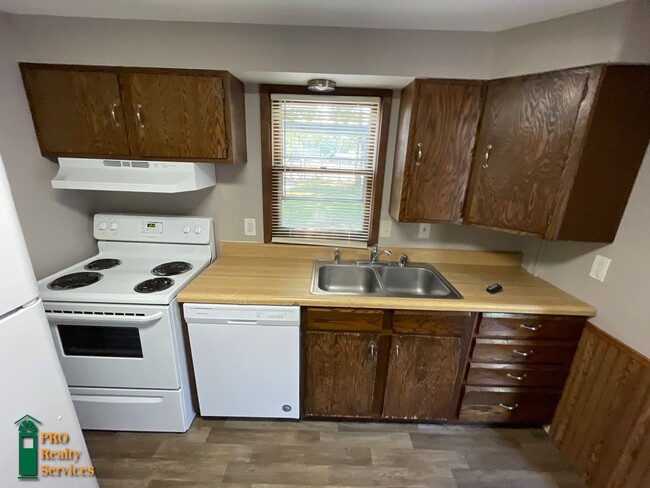 Building Photo - 2 Bedroom Home in Osseo