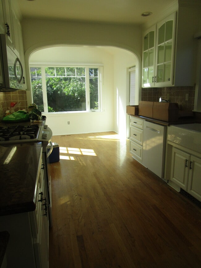 Building Photo - 4810 Crystal St