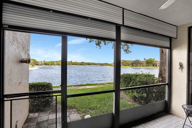 Building Photo - 2850 Carambola Cir S