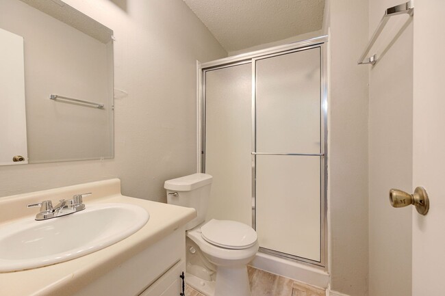 Building Photo - Spacious 2 Bedroom, 2 Bathroom in Picadill...