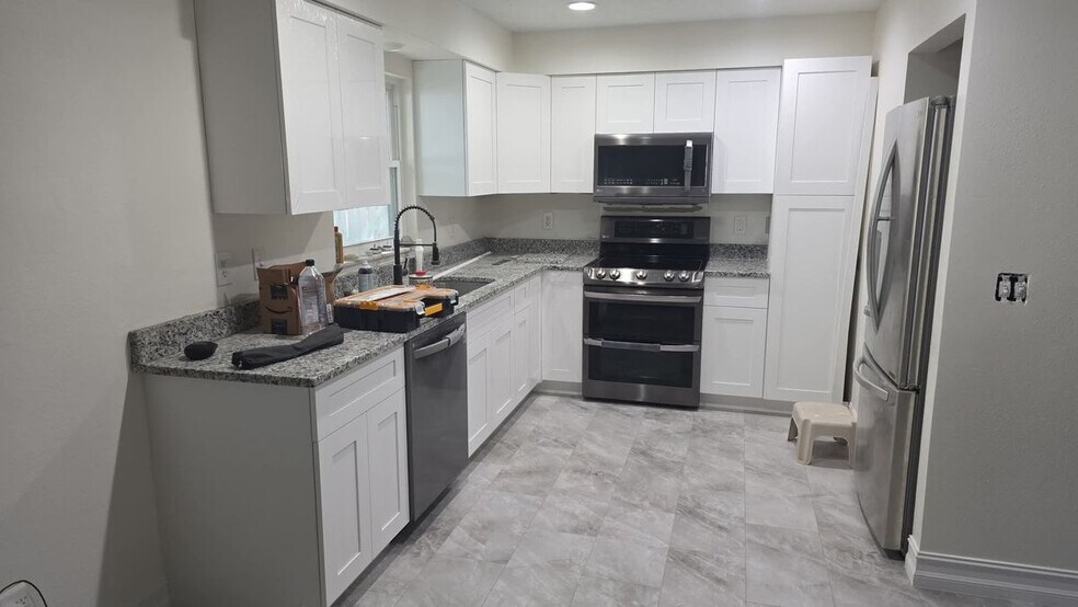 Building Photo - 741 Fairhaven St NE