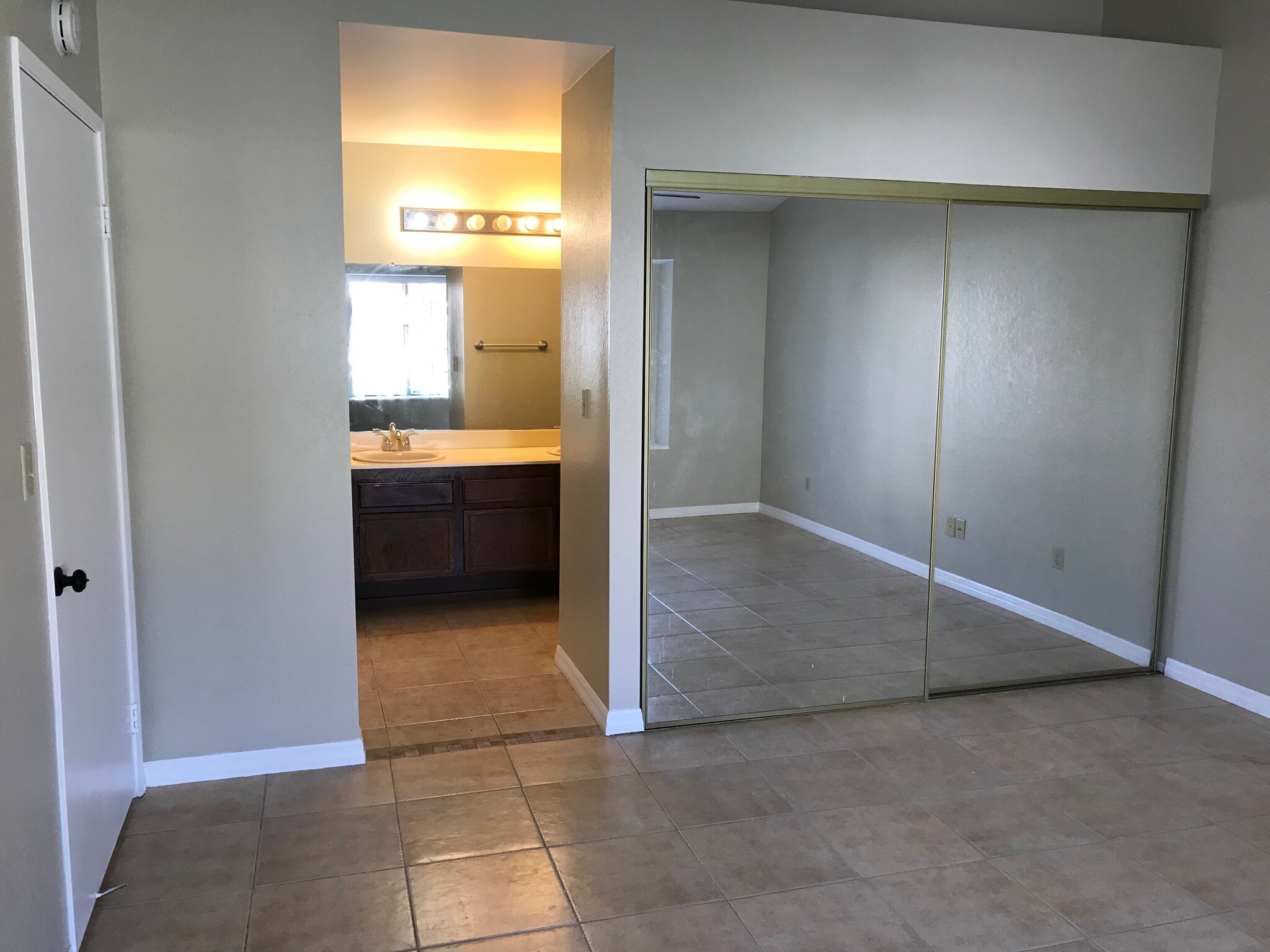 Master bedroom/ bathroom - 1964 Paseo del Rey