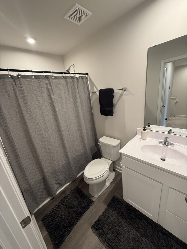 2nd Floor Bathroom - 6845 Tarik Ln