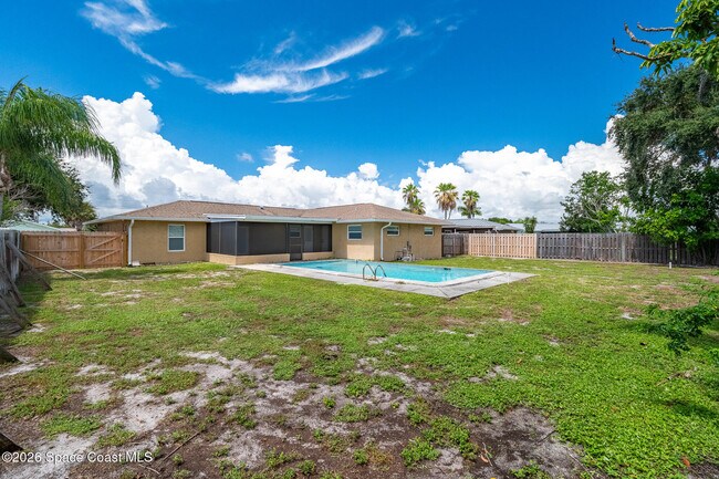 Building Photo - 645 Caiman St