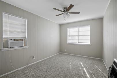 Building Photo - 208 D St