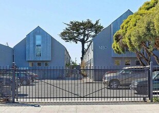 Building Photo - Modern Loft-Style living in the heart of B...