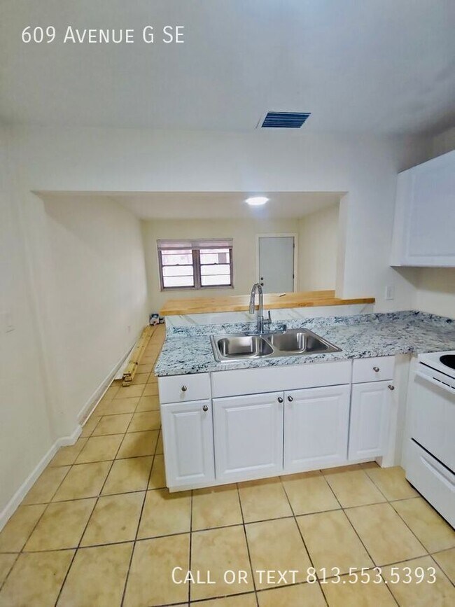 Building Photo - 609 Ave G SE