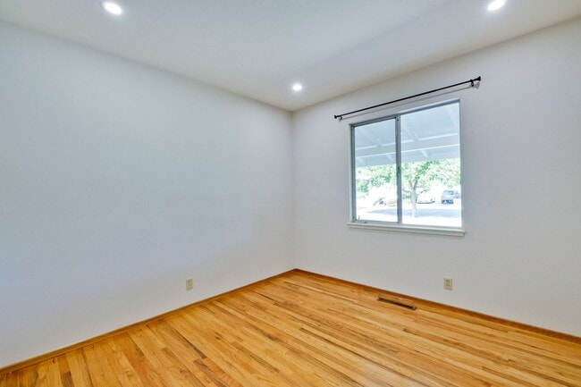 Building Photo - 1534 Crespi Dr